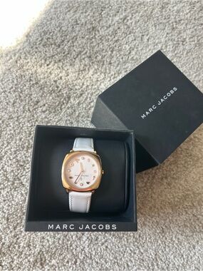 Marc Jacobs Rose Gold-Tone Case White Leather Strap Women's Watch